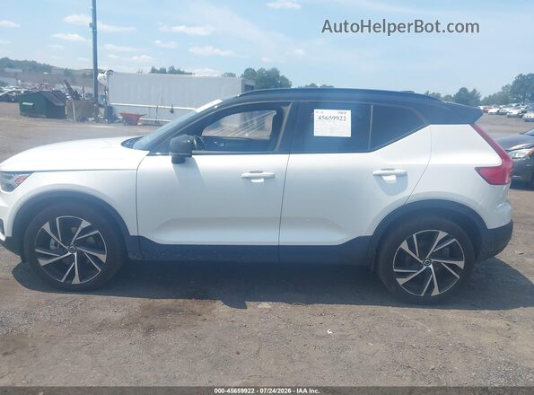 YV4162UM6M2409879 2021 VOLVO XC40 White Vista interior de 360 grados
