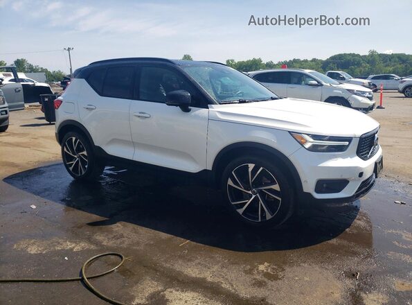 YV4162UM6N2648611 2022 VOLVO XC40 White Przód prawy
