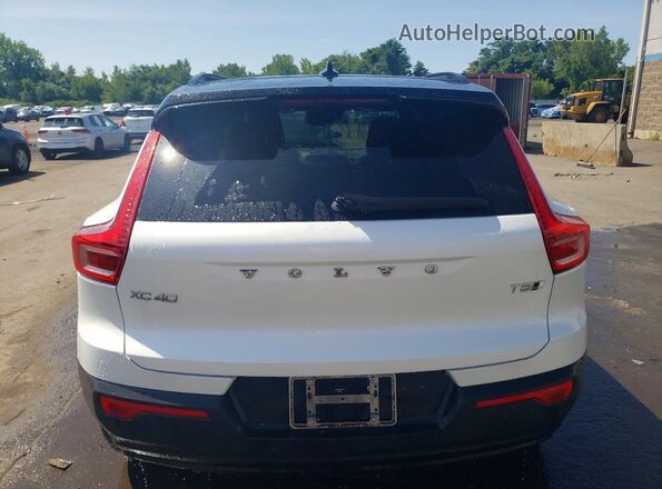 YV4162UM6N2648611 2022 VOLVO XC40 White Widok z tyłu