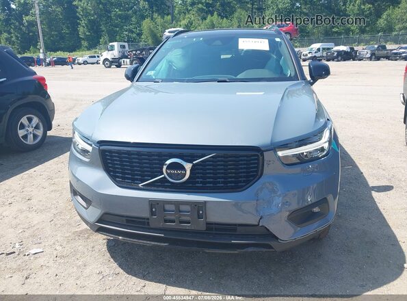 YV4162UM6N2723792 2022 VOLVO XC40 Синий Вид спереди
