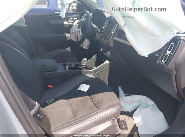 YV4162UM6N2723792 2022 VOLVO XC40 Синий Вид салона спереди