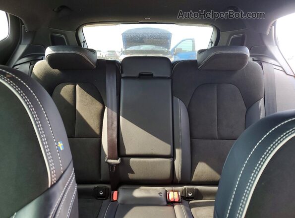 YV4162UM7N2653123 2022 VOLVO XC40 Silver უკანა სავარძლების ხედი