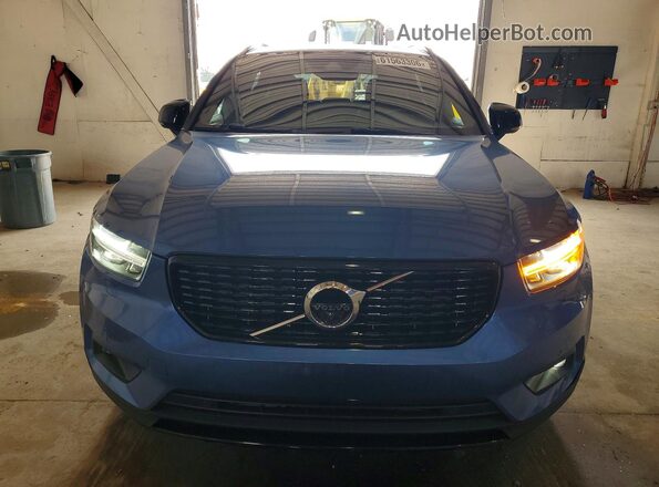 YV4162UM8M2428126 2021 VOLVO XC40 Blue Front view