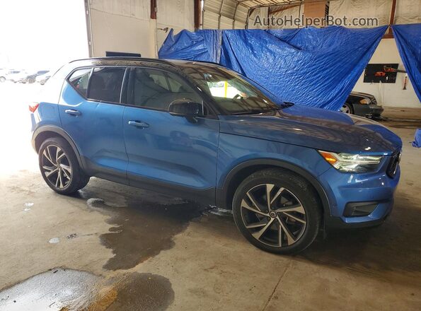 YV4162UM8M2428126 2021 VOLVO XC40 Blue Front right