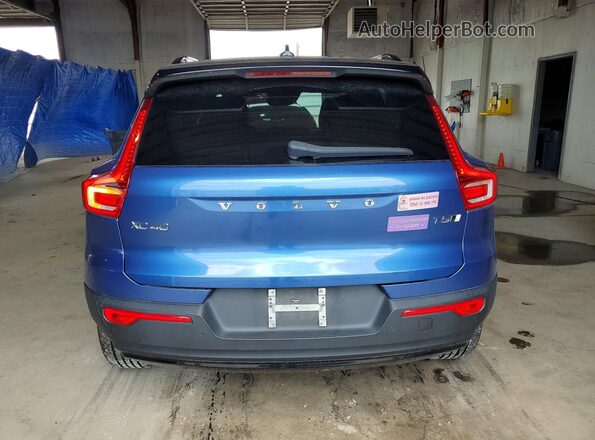 YV4162UM8M2428126 2021 VOLVO XC40 Blue Rear view