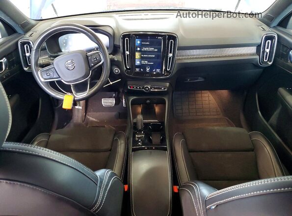 YV4162UM8M2428126 2021 VOLVO XC40 Blue Dashboard view
