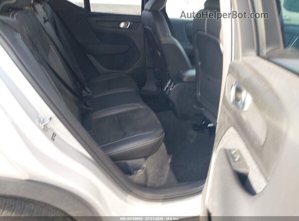 YV4162UMXK2086627 2019 VOLVO XC40 Silver VIN sticker view