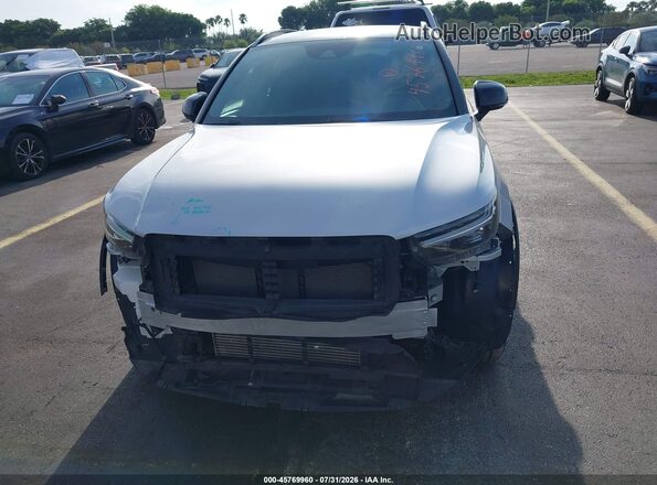 YV4162UMXK2086627 2019 VOLVO XC40 Silver Front view
