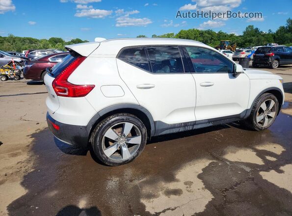 YV4162XZ3K2014319 2019 VOLVO XC40 White Rear right