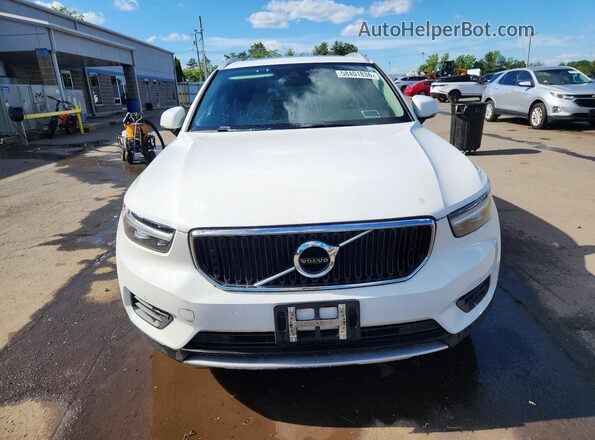 YV4162XZ3K2014319 2019 VOLVO XC40 White Front view