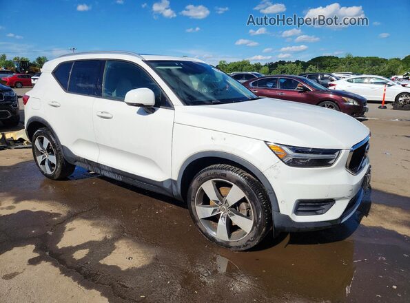 YV4162XZ3K2014319 2019 VOLVO XC40 White Front right