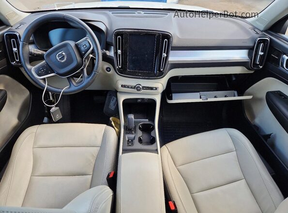 YV4162XZ3K2014319 2019 VOLVO XC40 White Dashboard view