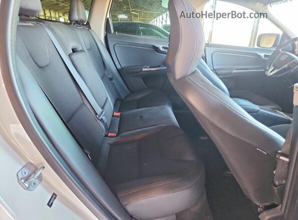 YV440MDJ2G2811225 2016 VOLVO XC60 White Widok wnętrza z tyłu