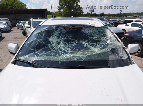 YV440MDK3G2775425 2016 VOLVO XC60 White Front view