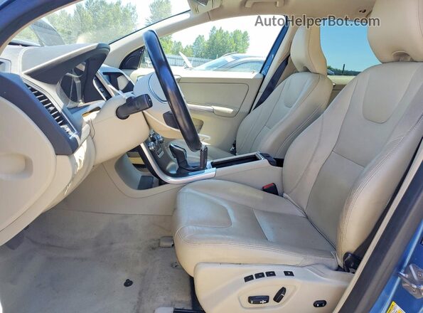 YV440MDK5G2784837 2016 VOLVO XC60 Blue Front interior view