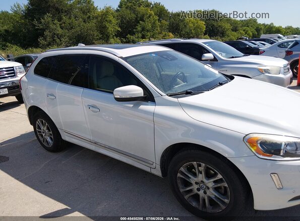 YV440MDM3G2863571 2016 VOLVO XC60 White Widok wnętrza z tyłu