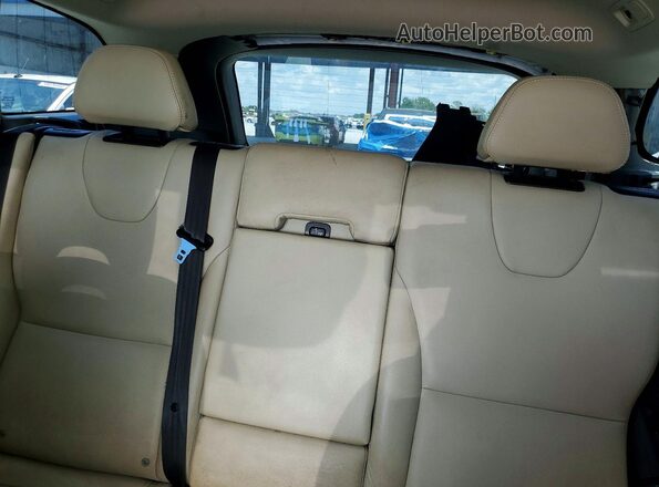 YV440MDR8H2217763 2017 VOLVO XC60 White Widok tylnych siedzeń