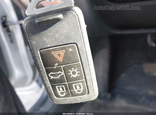 YV440MDR9H2200583 2017 VOLVO XC60 Silver Vista del salpicadero