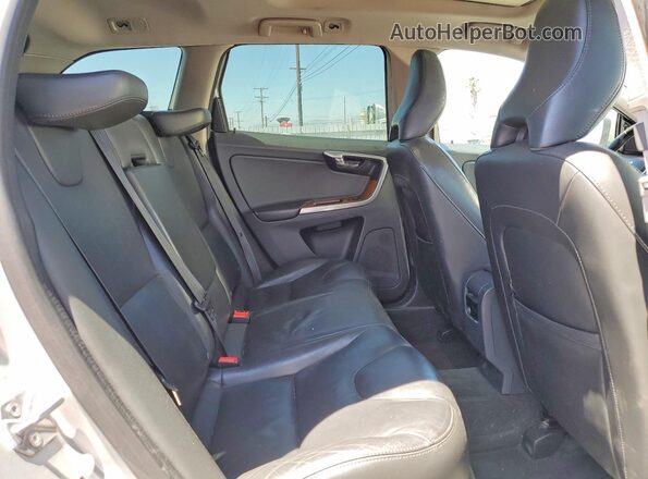 YV440MDU0H2215994 2017 VOLVO XC60 Silver Вид задньої частини салону