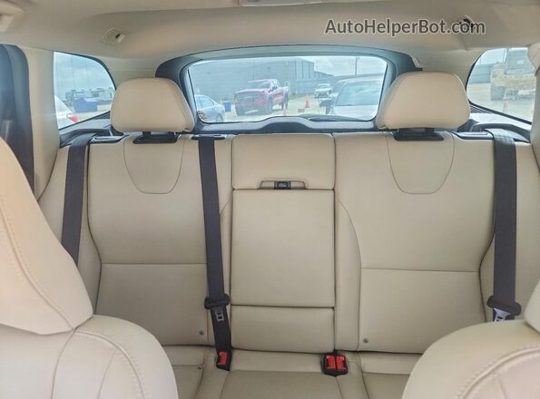 YV440MDUXH2166710 2017 VOLVO XC60 Black Widok tylnych siedzeń