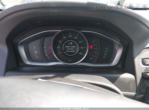 YV440MRU8H2000646 2017 VOLVO XC60 White Widok tylnych siedzeń
