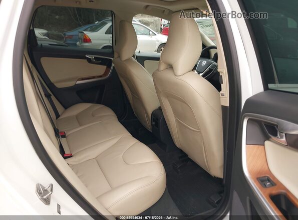 YV440MRU9H2136302 2017 VOLVO XC60 White VIN կոդի պիտակի տեսք