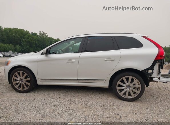 YV440MRU9H2136302 2017 VOLVO XC60 White 
