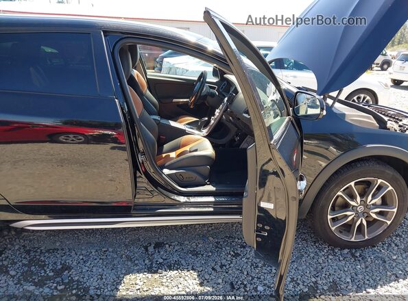 YV440MWK1J2057893 2018 VOLVO V60 CROSS COUNTRY Black Front interior view