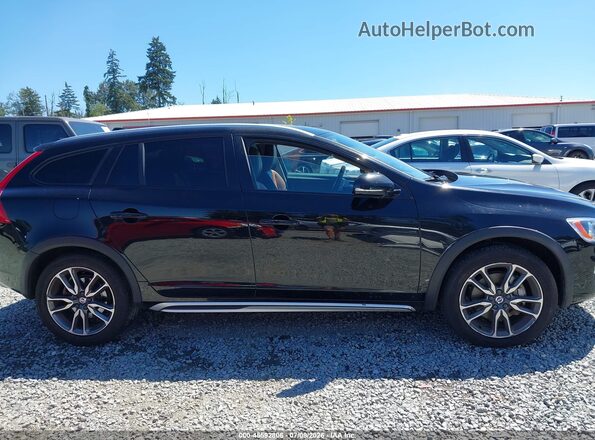 YV440MWK1J2057893 2018 VOLVO V60 CROSS COUNTRY Black Rear interior view