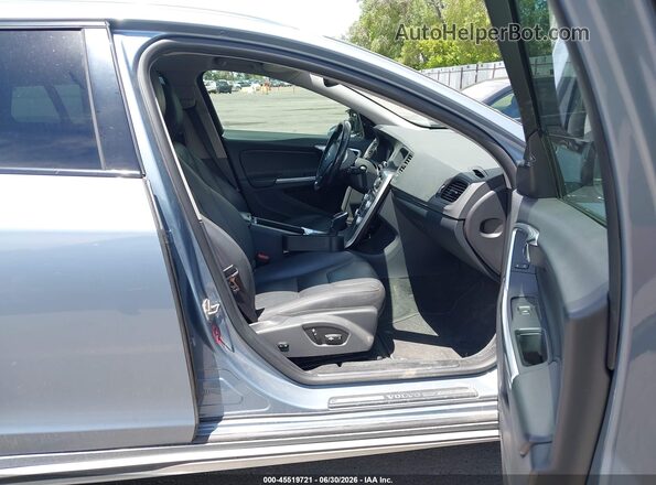YV440MWK2J2056378 2018 VOLVO V60 CROSS COUNTRY Light Blue Սալոնի դիմացի տեսք