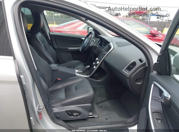 YV449MDM0G2778872 2016 VOLVO XC60 Silver Вид салону спереду