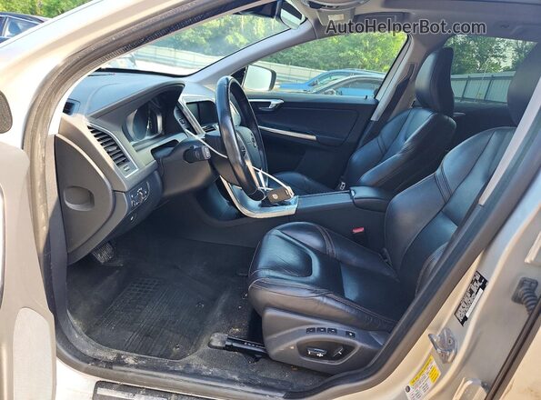 YV449MRR0H2088707 2017 VOLVO XC60 Серебряный Вид салона спереди