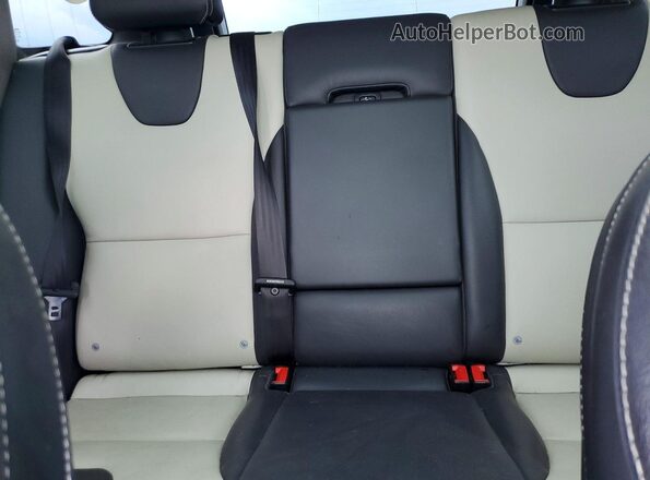 YV449MRR2H2096162 2017 VOLVO XC60 White Widok tylnych siedzeń