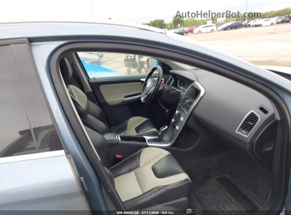 YV449MRR6H2068820 2017 VOLVO XC60 Blue წინა სალონის ხედი