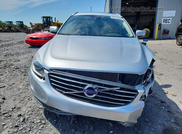 YV449MRU4H2215480 2017 VOLVO XC60 Silver Widok z przodu