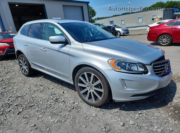 YV449MRU4H2215480 2017 VOLVO XC60 Silver Przód prawy