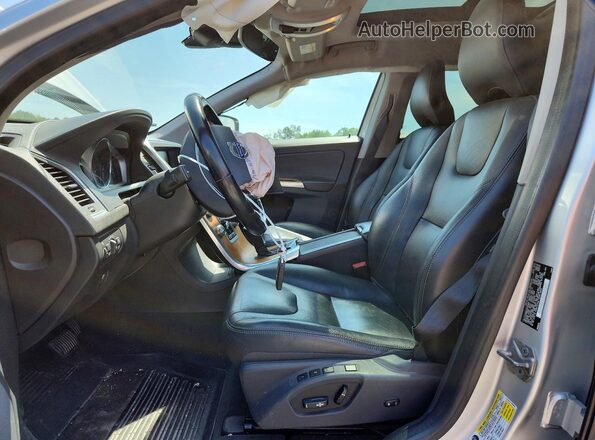 YV449MRU4H2215480 2017 VOLVO XC60 Silver Widok wnętrza z przodu