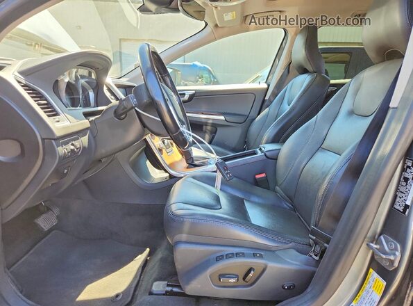 YV449MRU8H2039744 2017 VOLVO XC60 Gray Front interior view