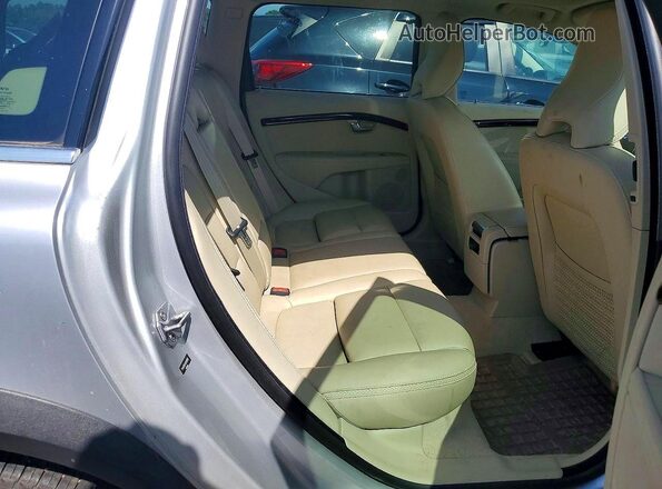 YV4612NK4G1236813 2016 VOLVO XC70 Silver უკანა სავარძლების ხედი