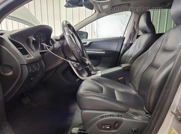 YV4612RK3G2840048 2016 VOLVO XC60 Silver Front interior view