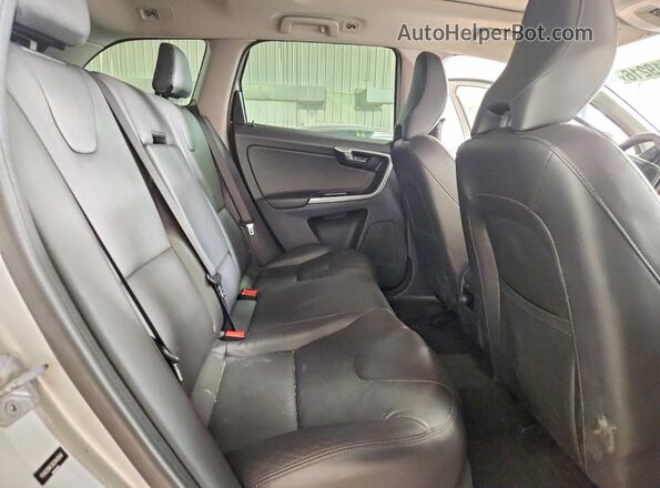 YV4612RK3G2840048 2016 VOLVO XC60 Silver Rear seats view