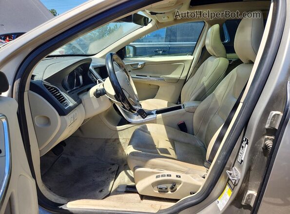 YV4612RM1G2810838 2016 VOLVO XC60 Gold Widok wnętrza z przodu