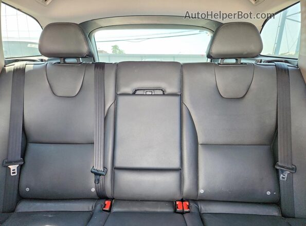 YV4612RM5G2790805 2016 VOLVO XC60 White Vista de los asientos traseros