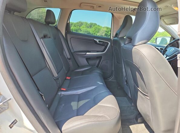 YV4612RM5G2790805 2016 VOLVO XC60 White Vista interior trasera