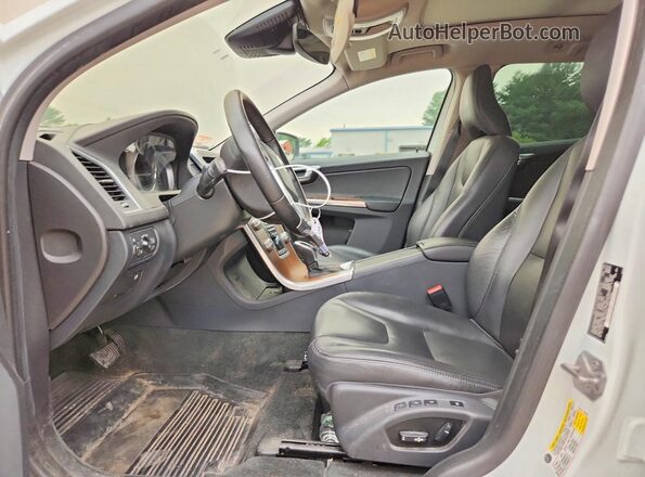 YV4612RM5G2868029 2016 VOLVO XC60 White Вид салону спереду