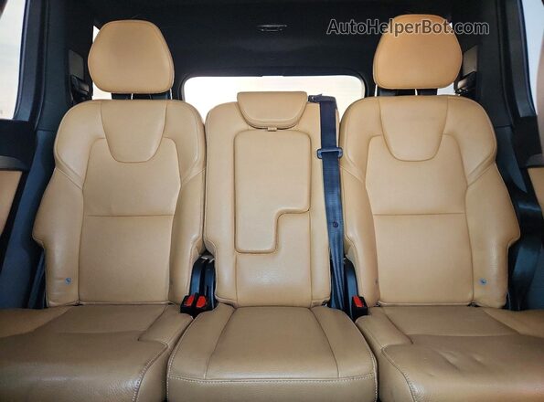 YV4A22PK4J1204357 2018 VOLVO XC90 Silver Rear seats view