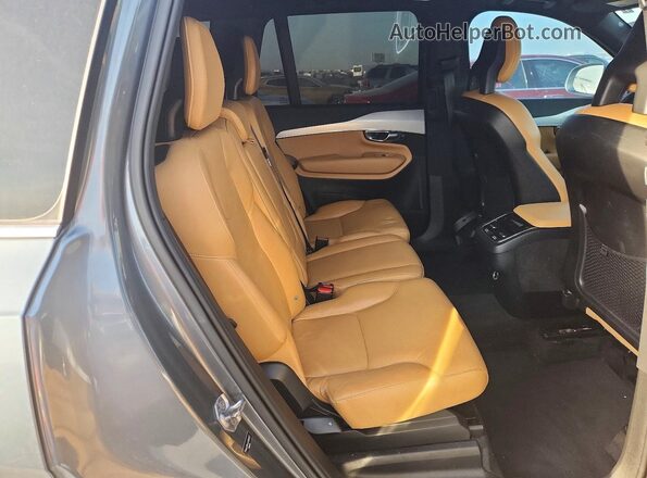 YV4A22PK4J1204357 2018 VOLVO XC90 Silver Rear interior view