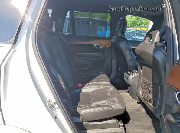 YV4A22PL0H1150512 2017 VOLVO XC90 White Widok wnętrza z tyłu