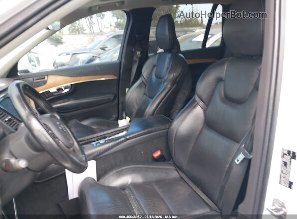 YV4A22PL0K1506836 2019 VOLVO XC90 White 360 interior view