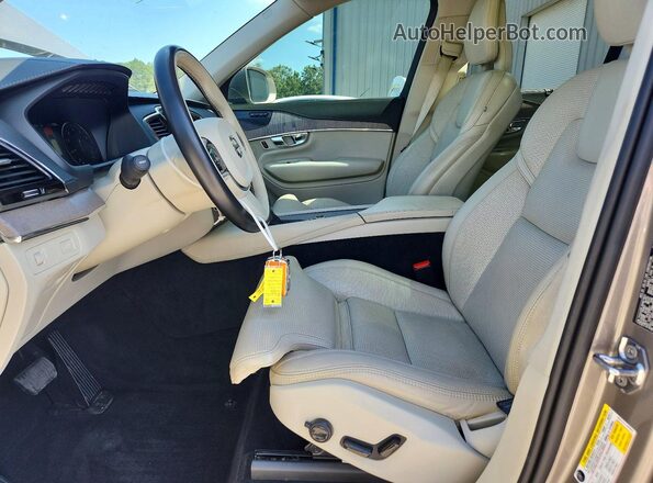 YV4A22PL0M1671501 2021 VOLVO XC90 Золотой Вид салона спереди